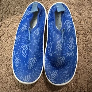Toddler lake Slip-on Apparel Water Shoes By cat & Jack Blue size 10